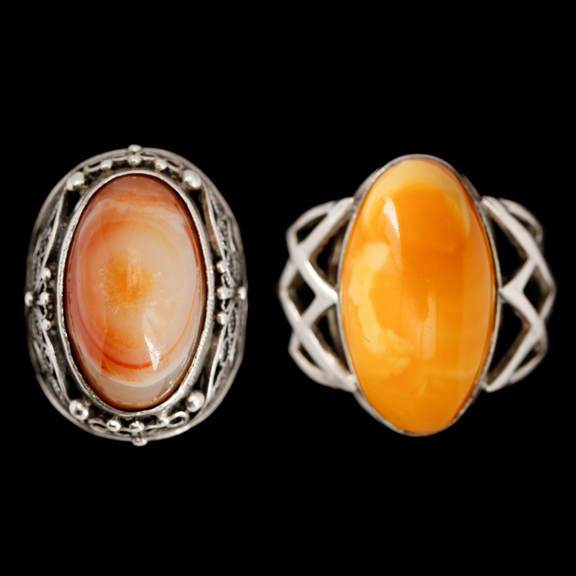RINGAR, 2 st, silver, Ryssland, med agat och bärnsten.
