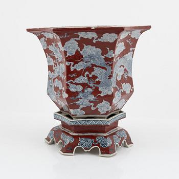 A Chinese porcelain dragon flower pot with stand, late Qing dynasty / early 20th century.