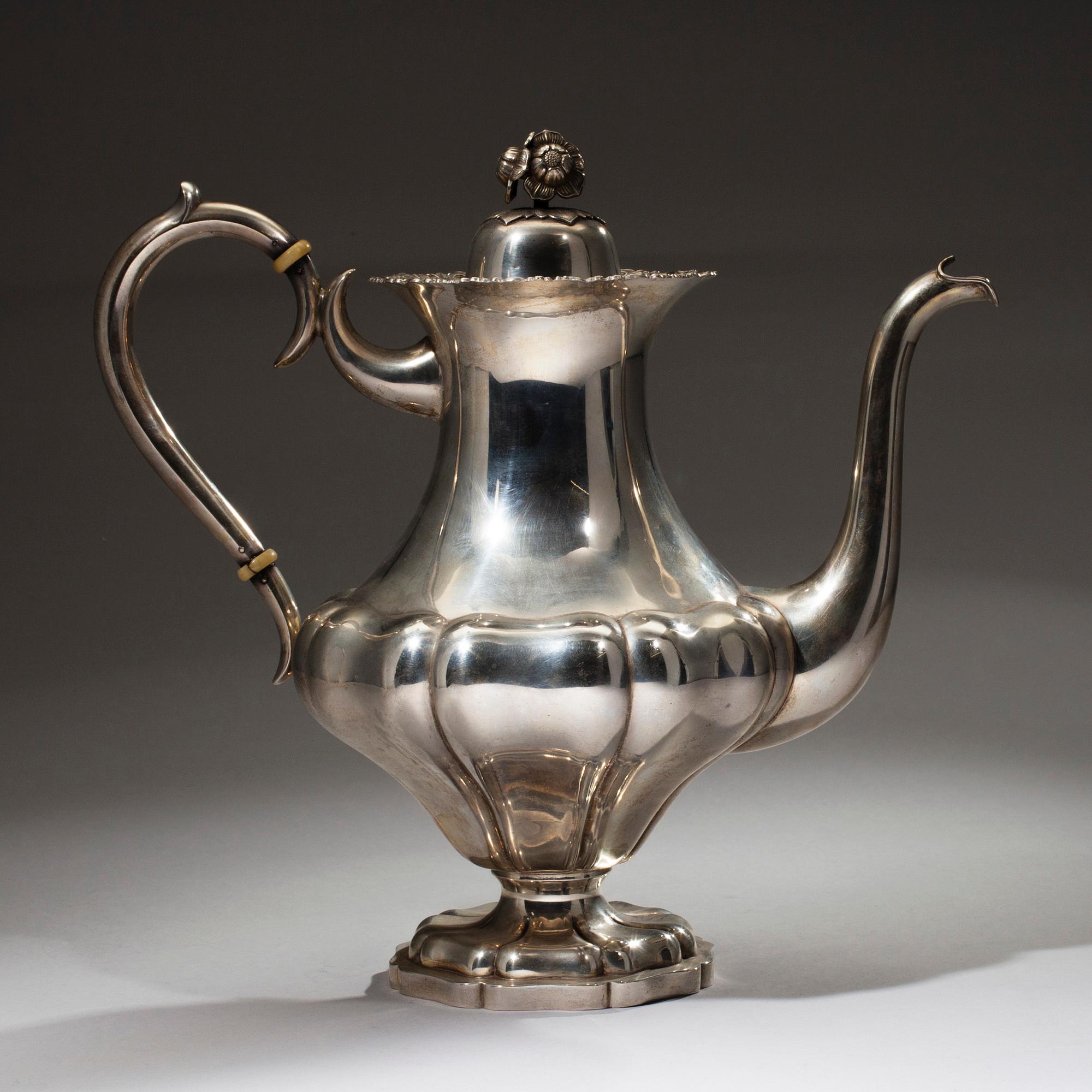 KAFFESERVIS, 3 delar, silver, Uusi Kultaseppä ab, Helsingfors 1929. Vikt 1495,7 g.