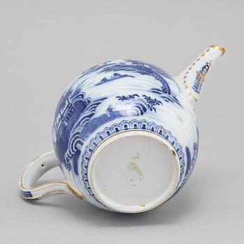 A late 18th century porcelian chinese teapot.