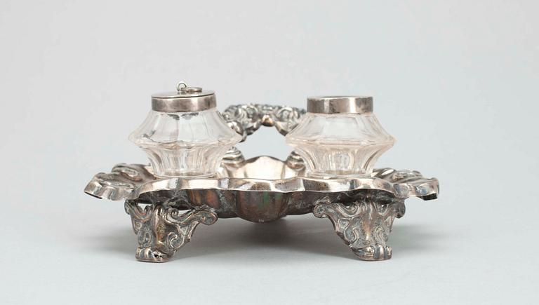 BLÄCKSTÄLL, 3 delar, silver och glas, Christian Hammer, Stockholm, 1878. Tot. vikt 183,9 g.