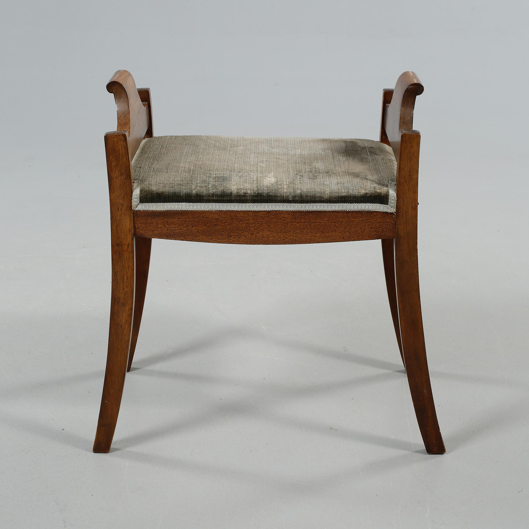 TABURETT, Karl Johan-stil, 1900-talets första hälft.