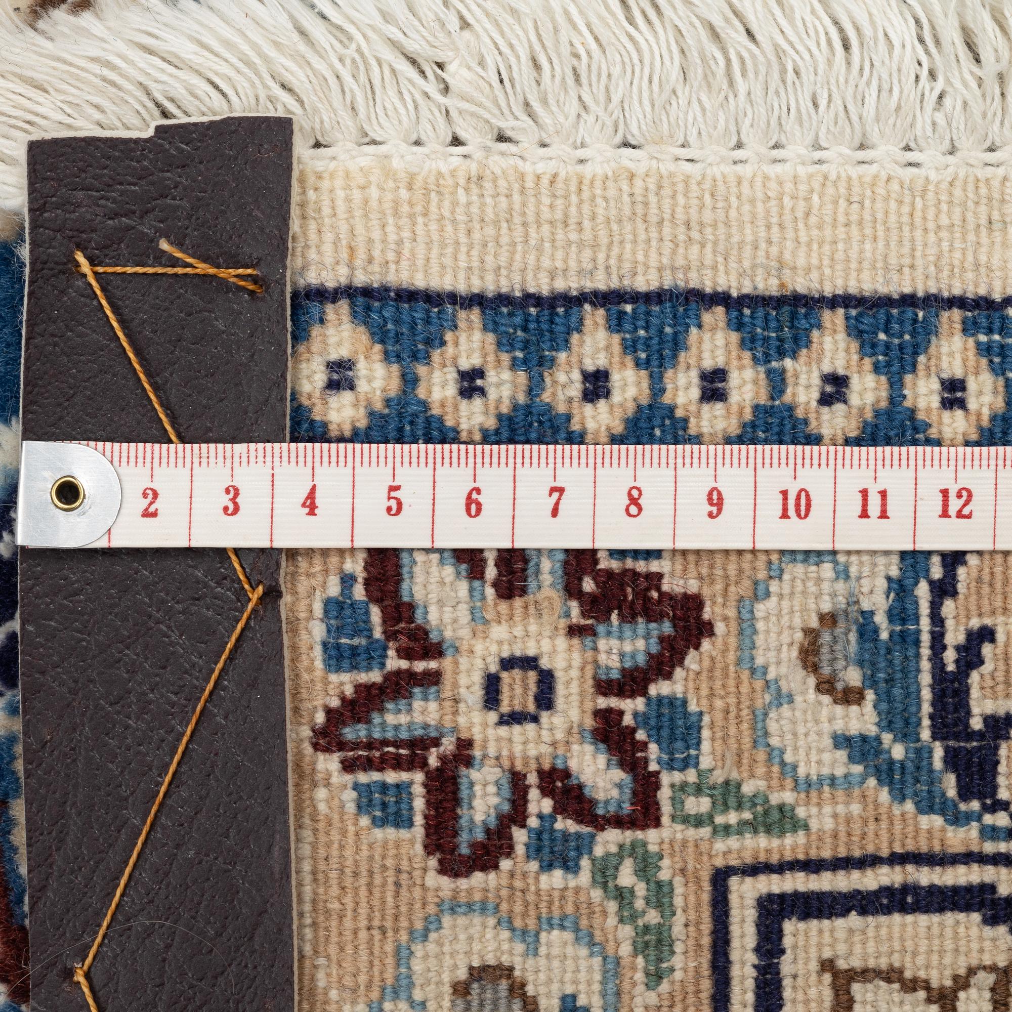 Matta, Nain, ca 230 x 194 cm.