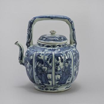 A blue and white tea pot with cover, Ming dynasty, Wanli (1572-1620).