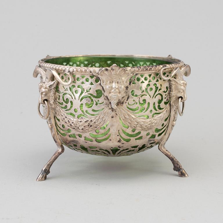 A GERMAN SILVER SWEET MEAT BOWL, first half of the 20th century.