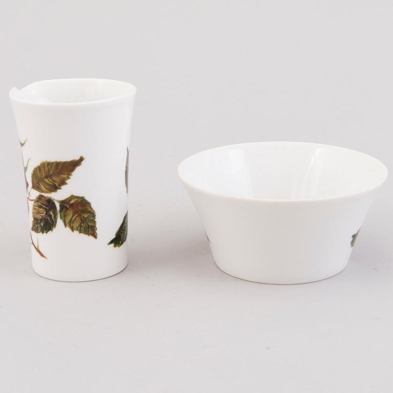 A 22(+1)-piece porcelain coffee set,  "Ruusu" (Rose), Anneli Qveflander & Ulla Procopé. In produktion 1957-1969.
