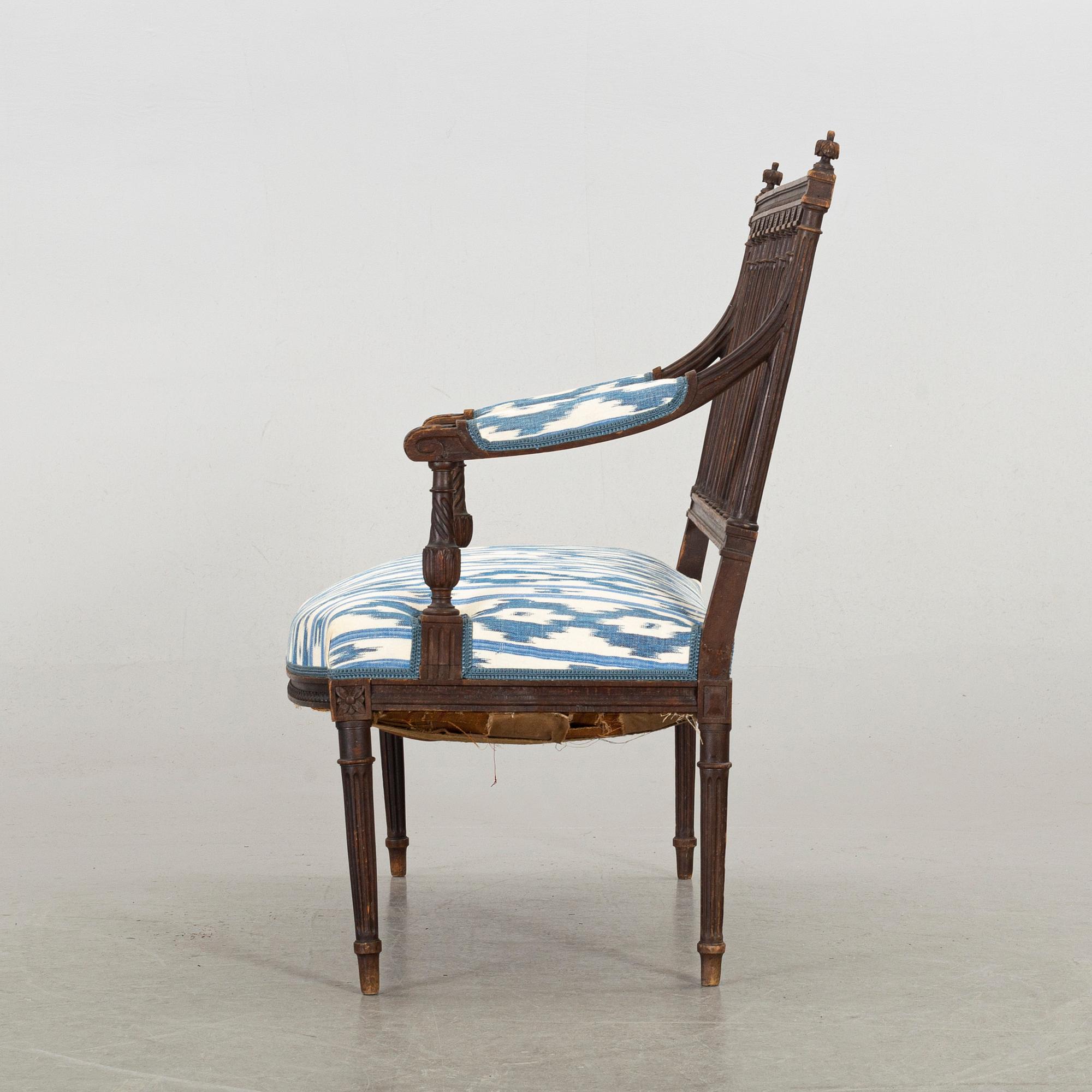 A NEO LOUIS XVI SOFA,