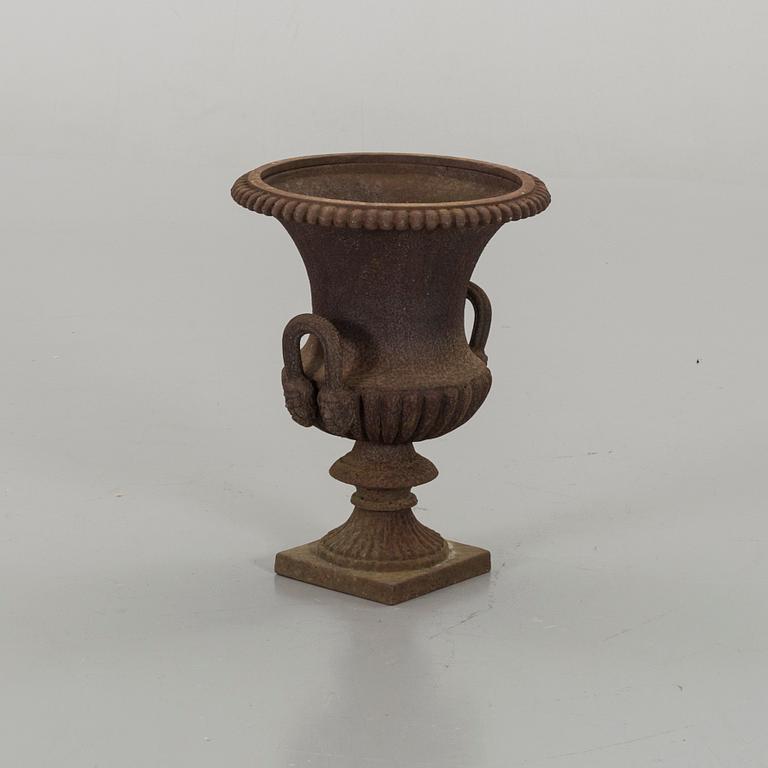 TRÄDGÅRDSURNA, gjutjärn, 1900-tal.