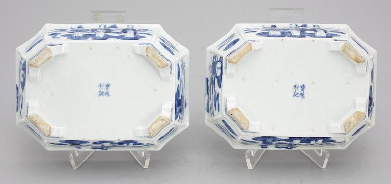 YTTERFODER, ett par, porslin, Kina 1800-tal.