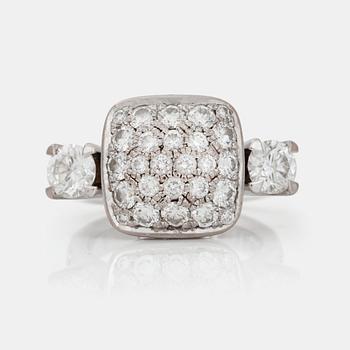 693. A brilliant-cut diamond, circa 2.50 cts in total, ring.