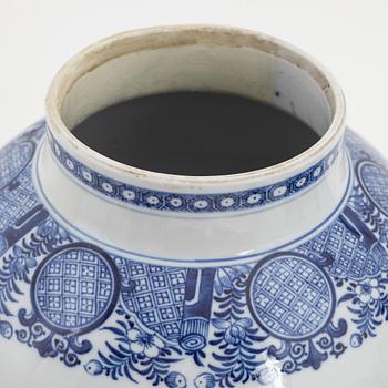 A pair of blue and white Chinese porcelain jars with covers. Qing dynasty, Qianlong (1736-95).