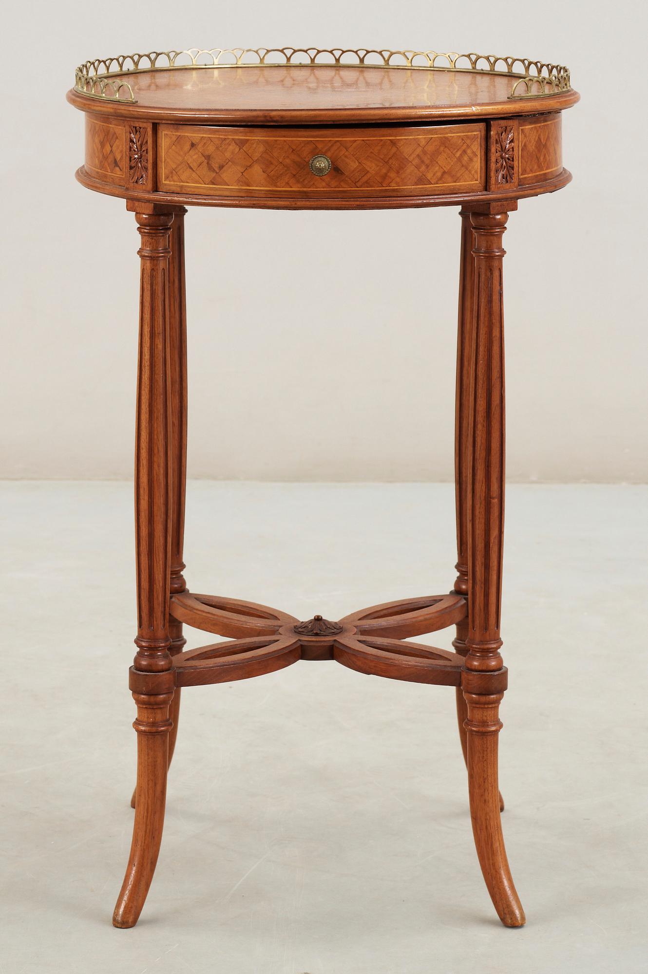 LAMPBORD, gustaviansk stil, omkring 1900-talets mitt.