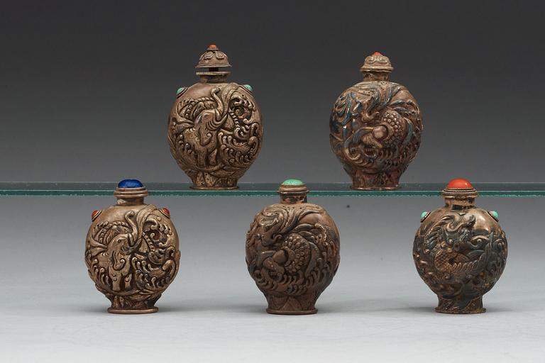 A set of five Tibetan snuff bottles with stoppers, ca 1900-.