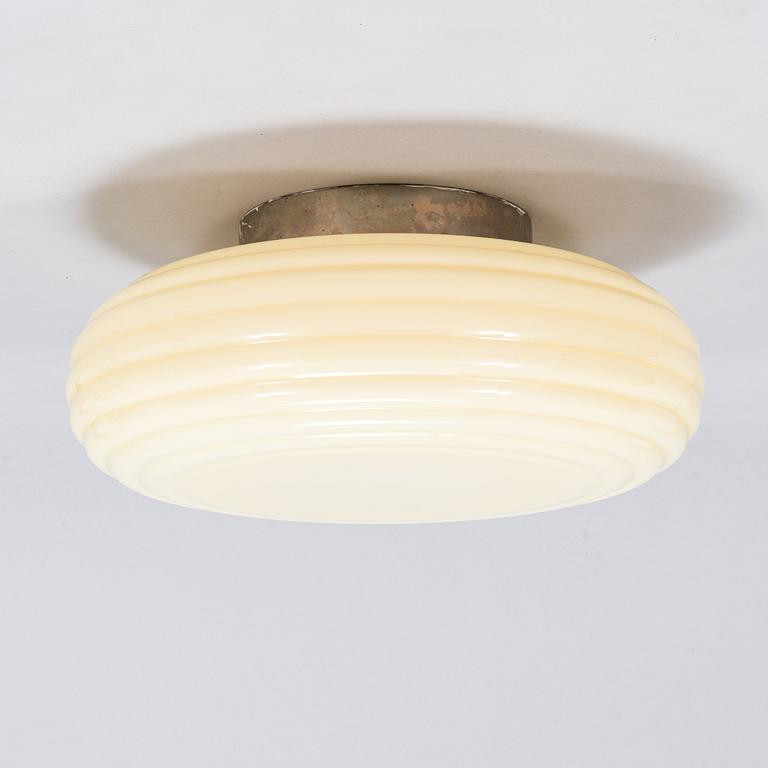 Paavo Tynell, a 1940's '1621' ceiling light for Taito.