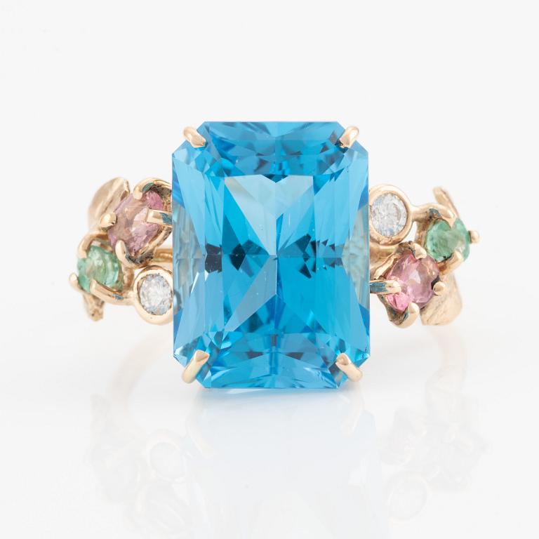 Ring, cocktailring med stor blå topas, turmaliner, smaragder och briljantslipade diamanter.