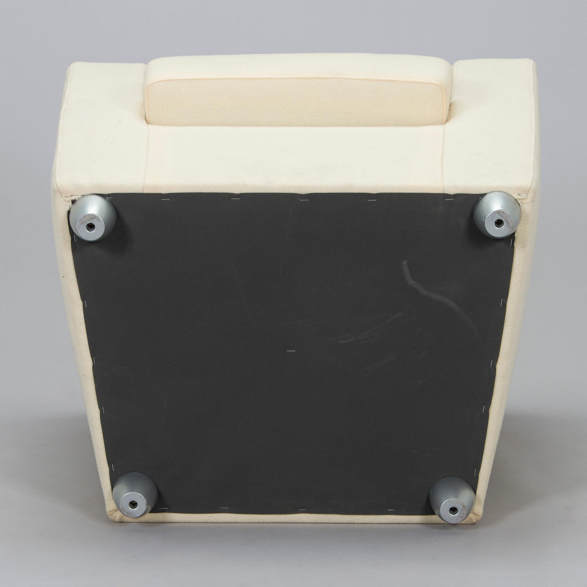 Eero Aarnio, nojatuoli, "Studio-tuoli", Arto Nyberg Show, suunniteltu 2007.