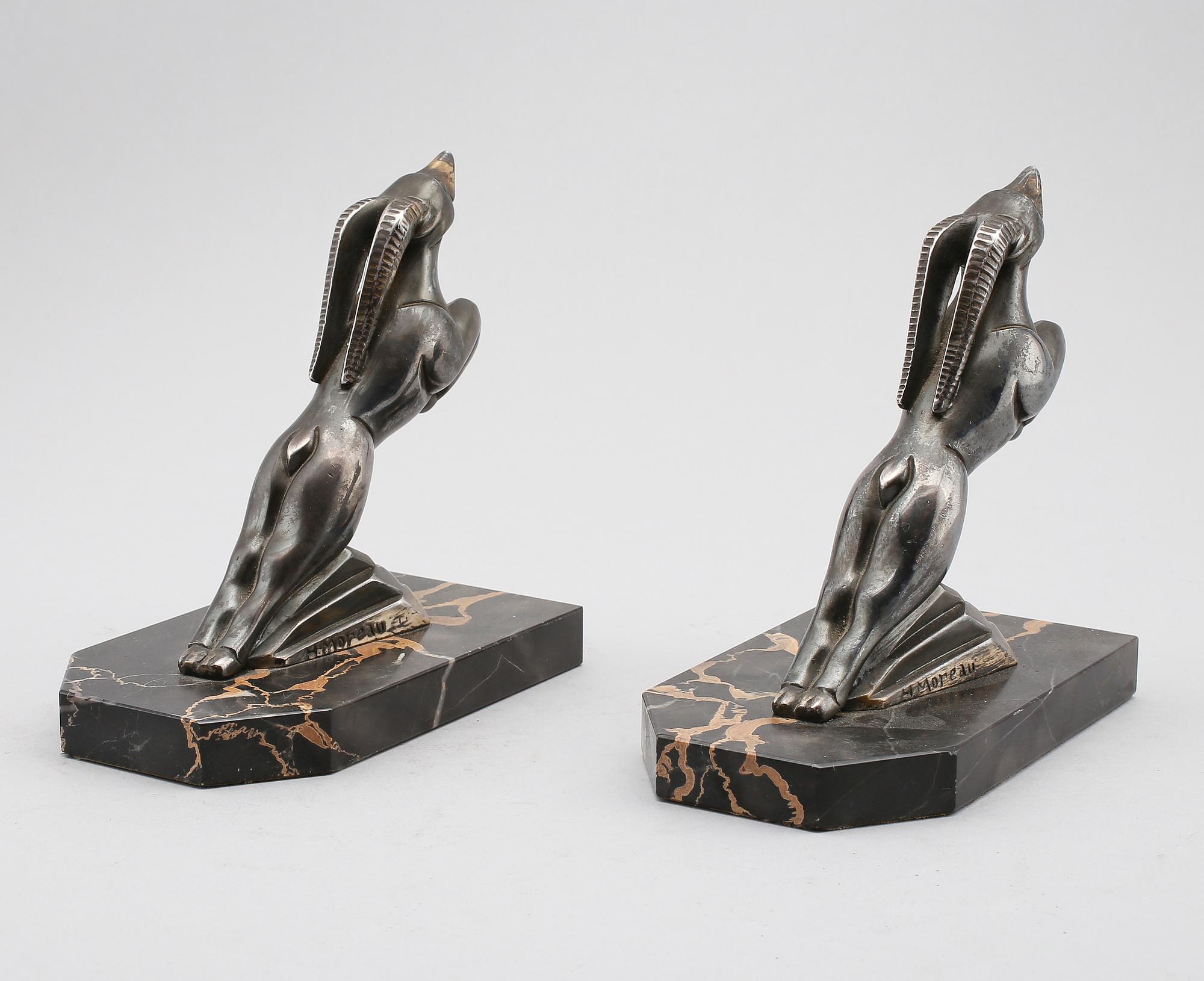 BOKSTÖD, 1 par, patinerad metall, signerade H Moreau, 1900-talets första hälft.