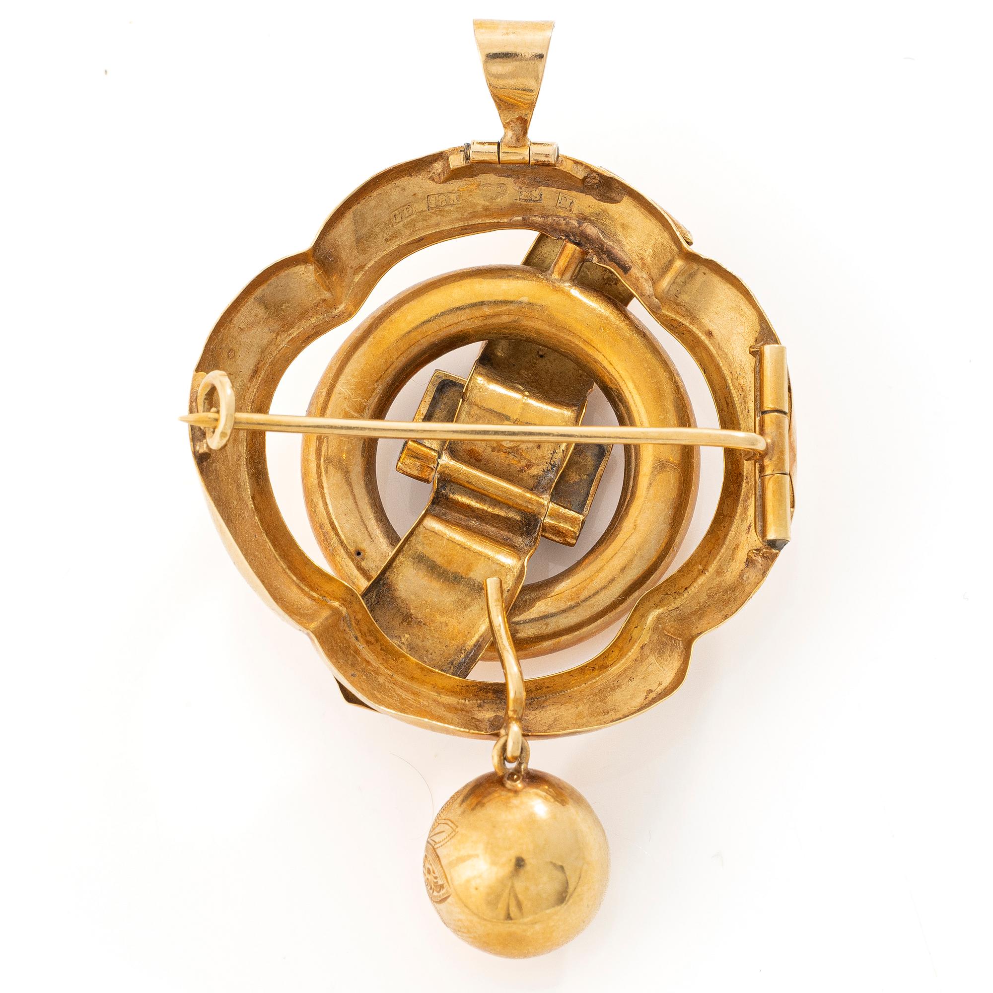 Brooch/pendant, 18K gold and enamel, 19th century.
