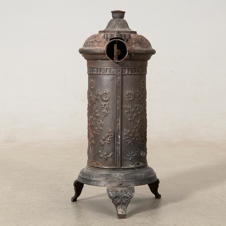 Kamin No 79 "Mikado" of cast iron, Husqvarna early 20th century.
