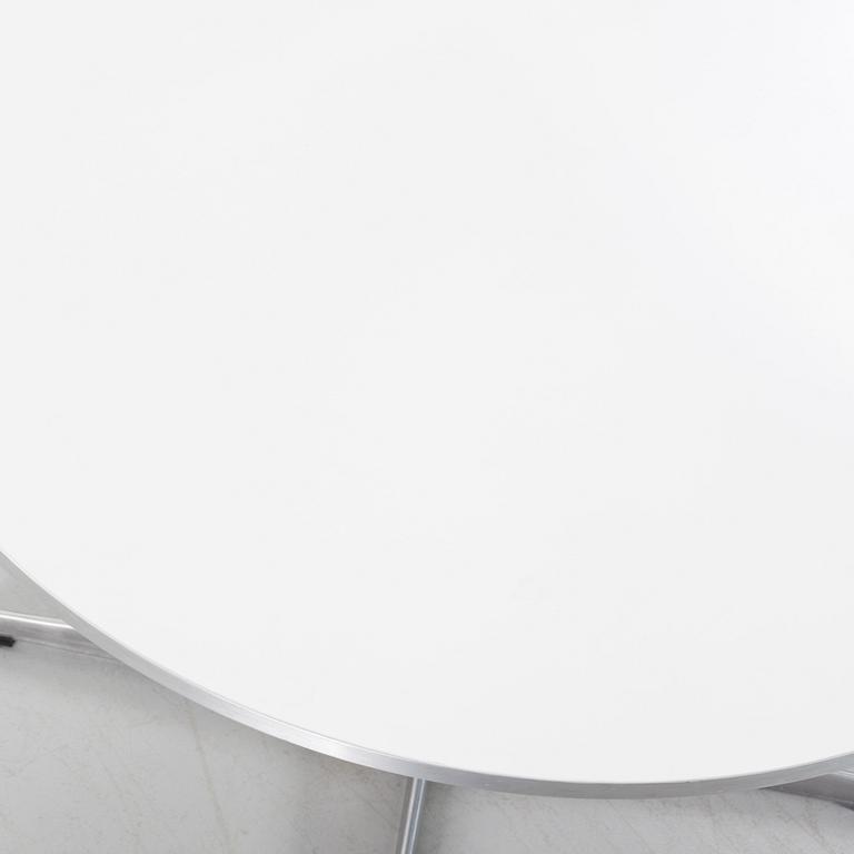 A COFFEE TABLE BY PIET HEIN AND BRUNO MATHSSON FOR FRITZ HANSEN 1985.