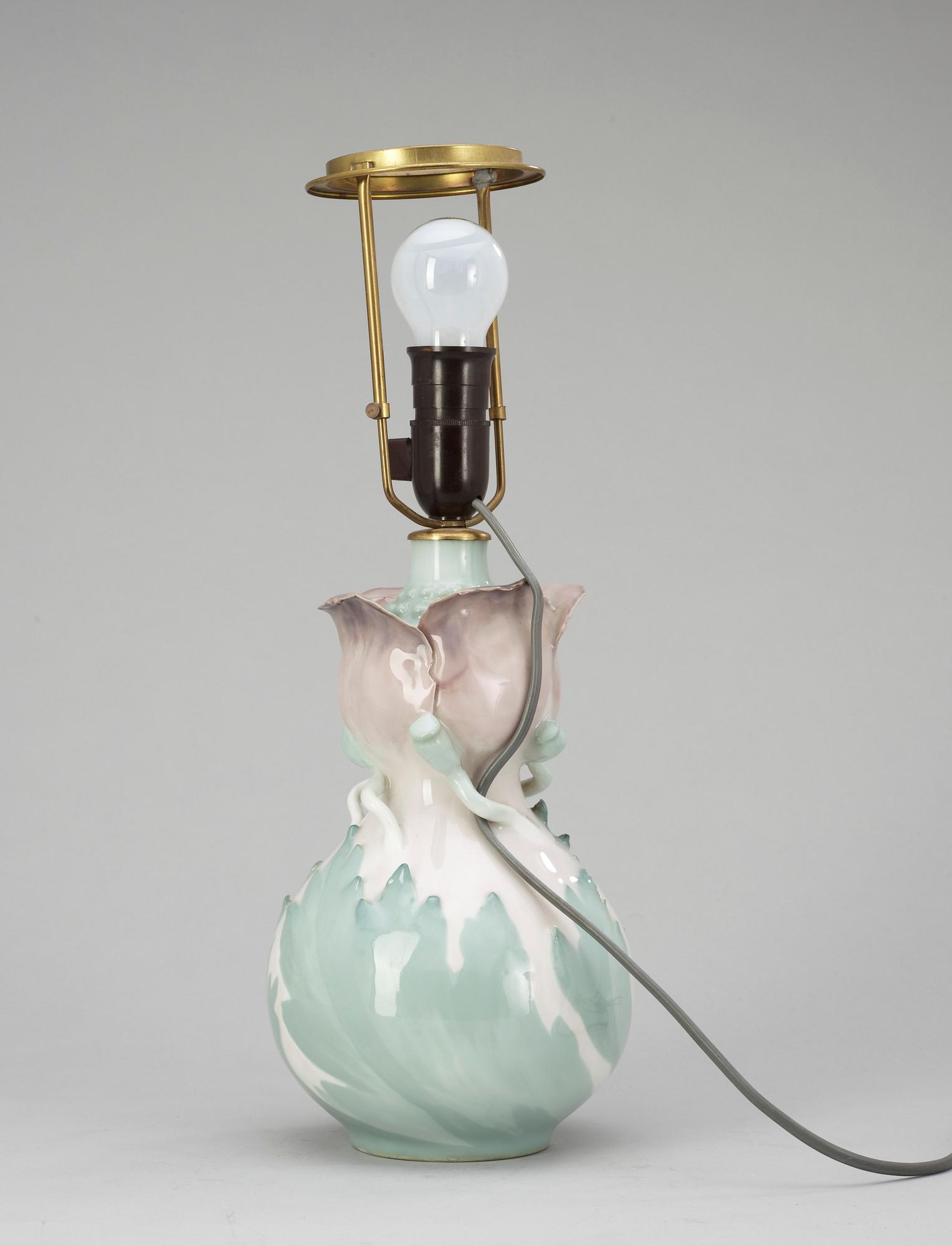 BORDSLAMPA, porslin, jugend. Nils Emil Lundström, Rörstrand, omkr 1900.