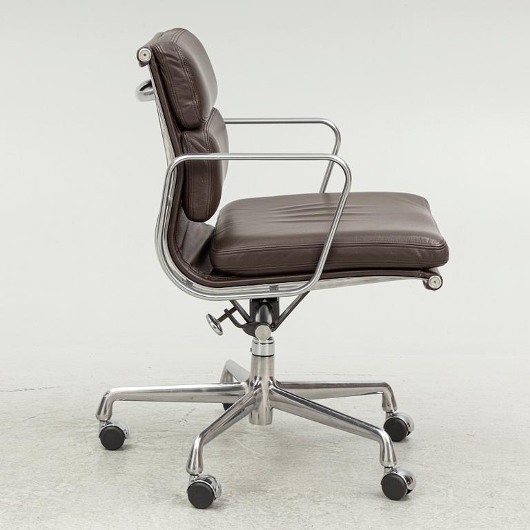 Charles & Ray Eames, skrivbordsstol, "Soft Pad Chair EA 217", Vitra.