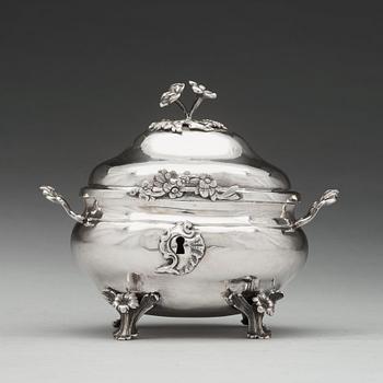 197. An 18th century silver suagr-casket, unidentified makers mark, Stralsund.