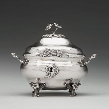 197. An 18th century silver suagr-casket, unidentified makers mark, Stralsund.