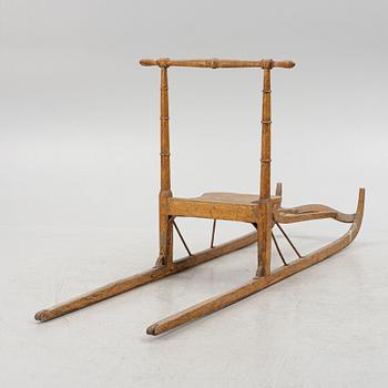 A wooden kicksled, around 1900.