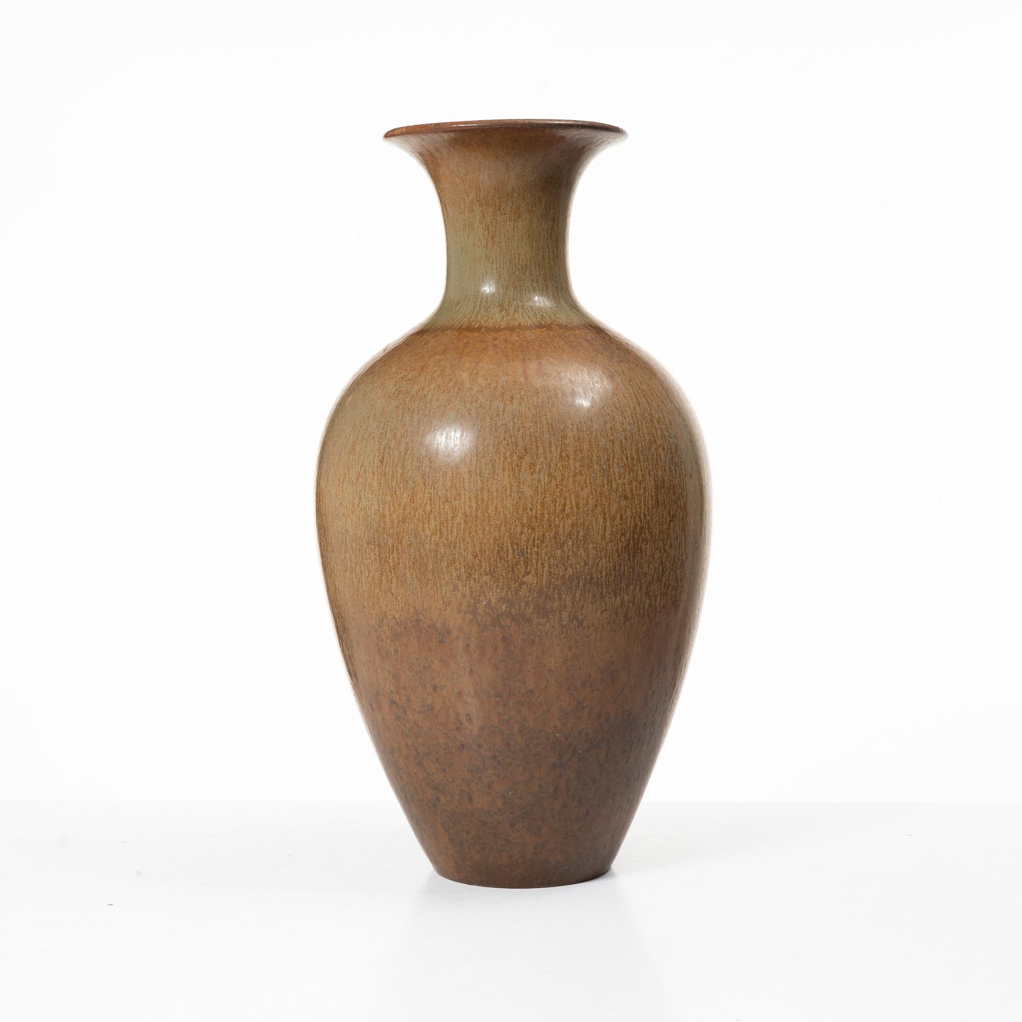 Gunnar Nylund, A large brown glazed vase, Sweden, Rörstrand, mid 20th century.