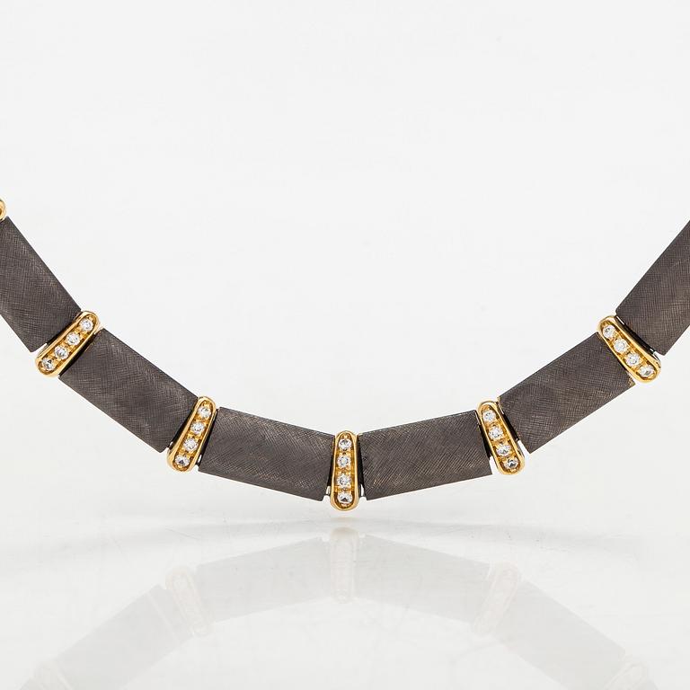Collier, svartrodinerat 18K guld och diamanter, Tillander, Helsingfors 2005.