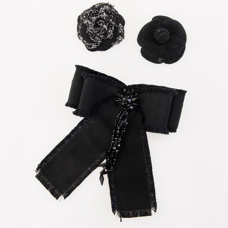 CHANEL JA GUCCI, kolme rintakorua.