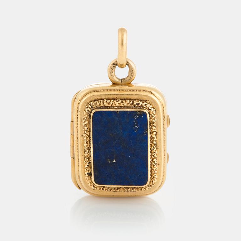 An 18K gold locket set with lapis lazuli.
