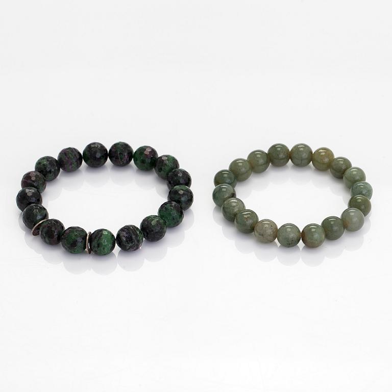 Halsband och 2 st armband, jadeit, odlade pärlor och rubinzoisit.