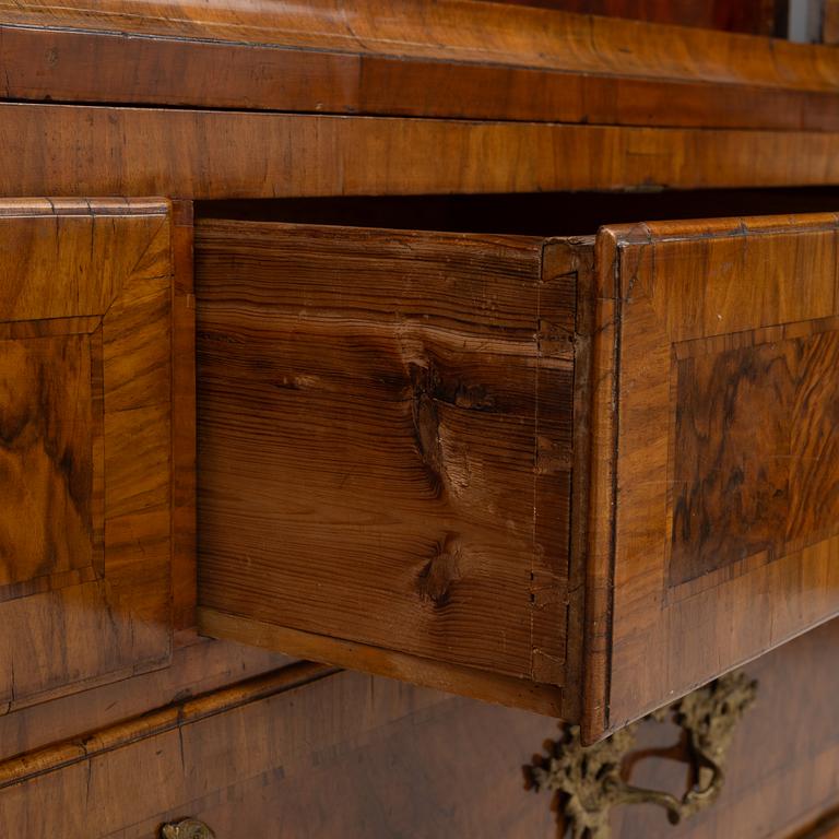 Salsskåp, 1700-talets andra hälft. Rokoko.