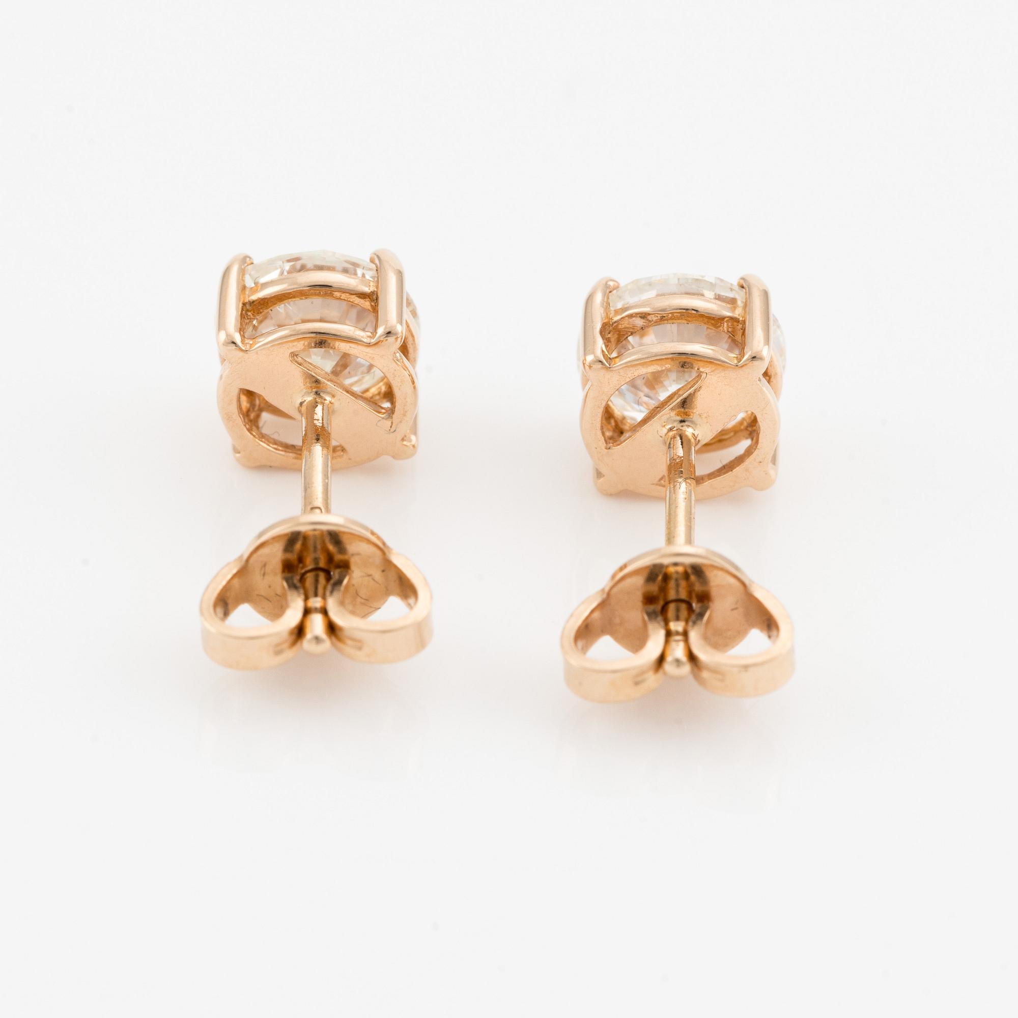 Örhängen med briljantslipade diamanter, medföljande GIA report.