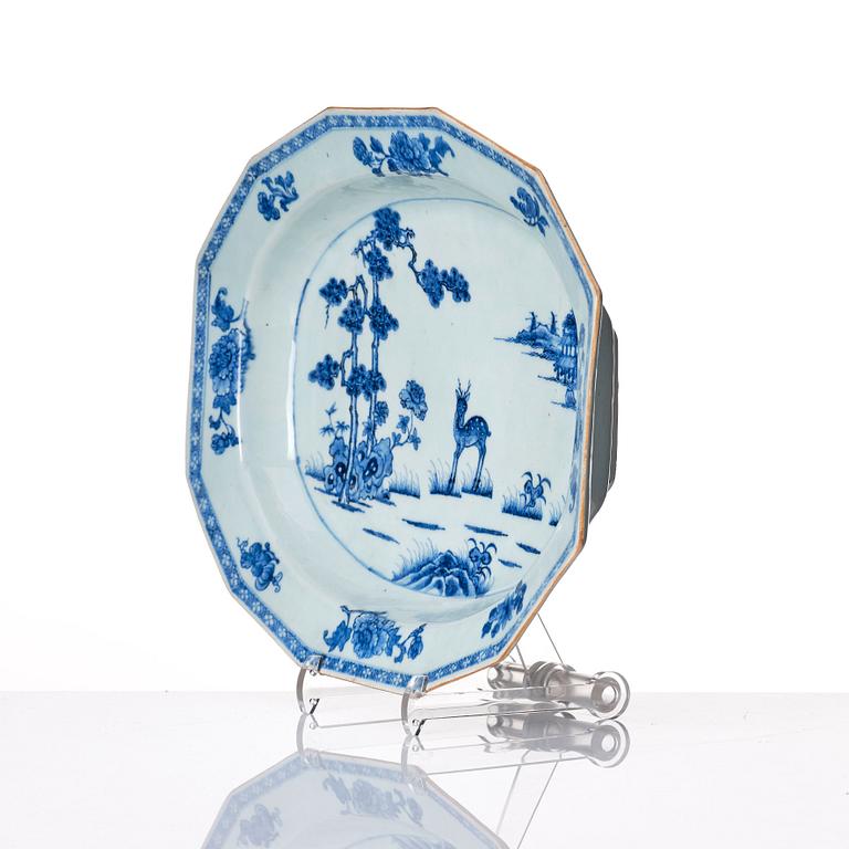 A pair of blue and white Chinese Export serving dishes, Qing dynasty, Qianlong (1736-95).