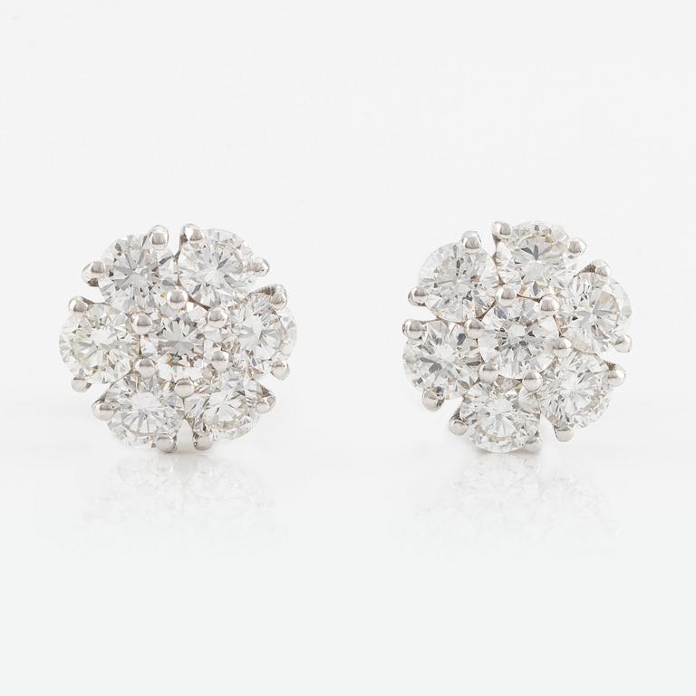 Earrings with brilliant-cut diamonds.