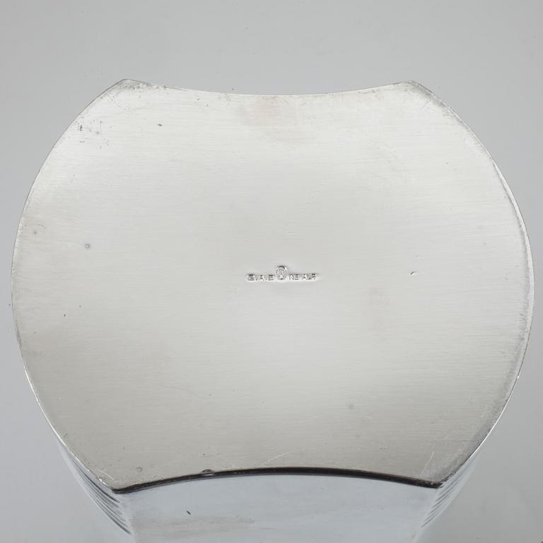 SHAKER, 2 st, vitmetall, bla Folke Ahrström, GAB, 1900-talets första hälft.
