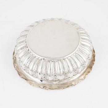 A silver jardinere, mid 20th Century.