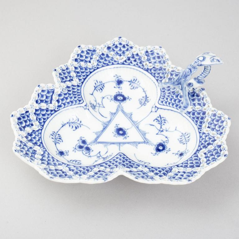 A 33-piece porcelain coffee service 'Musselmalet', Royal Copenhagen, Denmark.