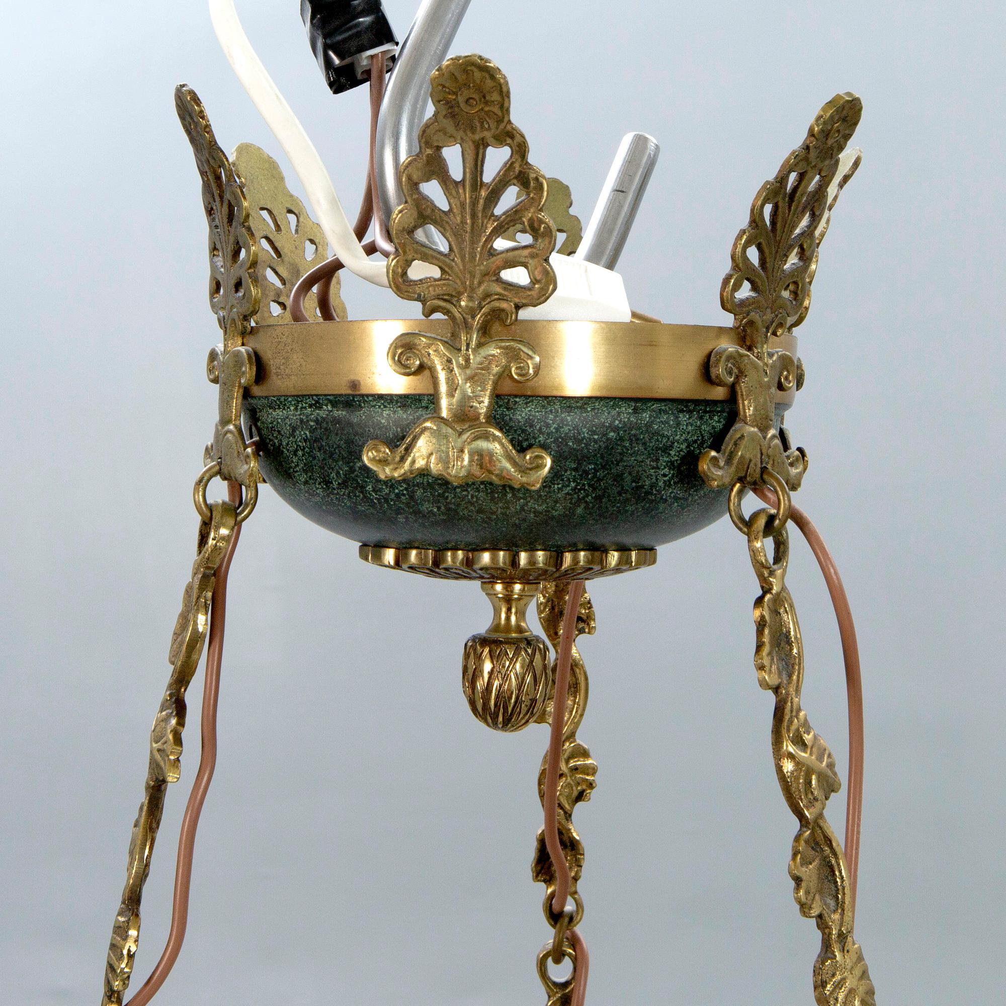 Taklampa empire-stil 1900-talets mitt.