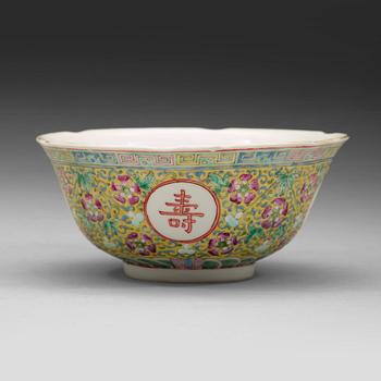 A famille rose yellow ground bowl. Late Qing dynasty, circa 1900, with Guangxu's six character mark.