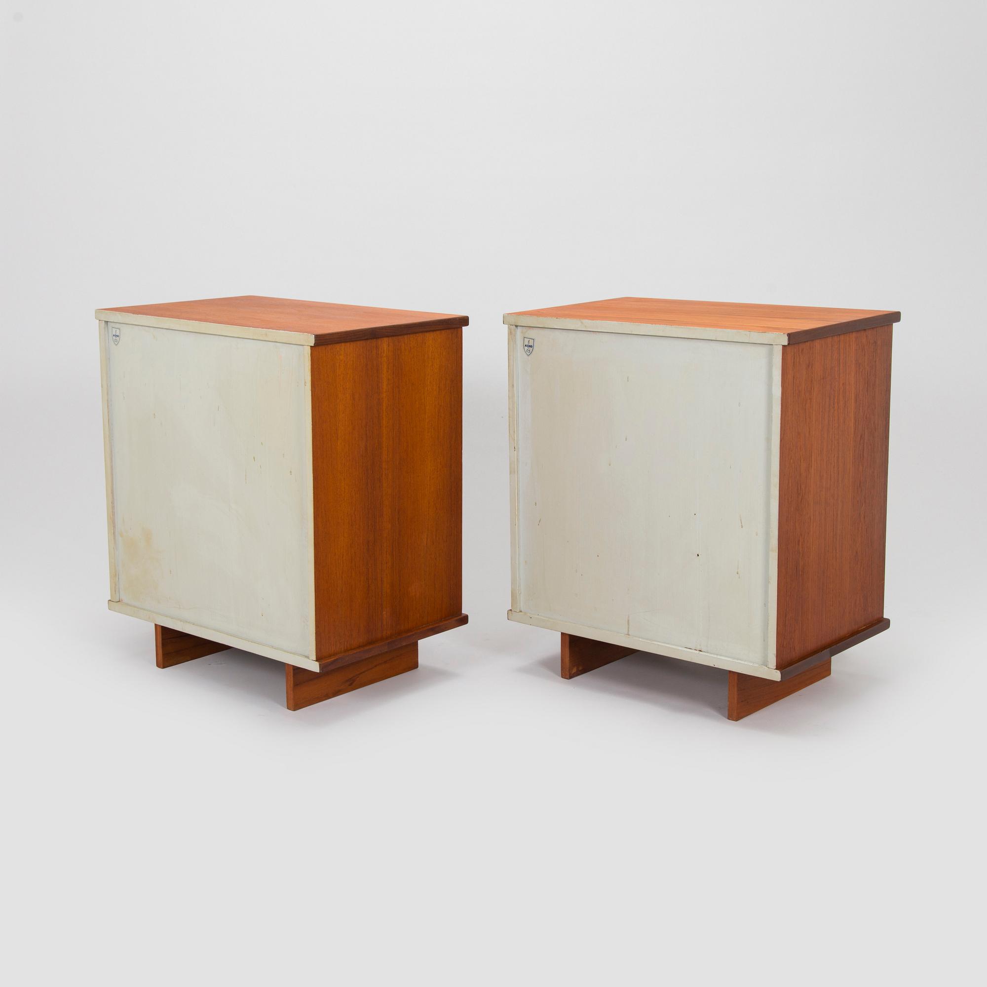 Ilmari Tapiovaara, hurtsar/nattduksbord, ett par, modell 1503, Asko 1960-tal.