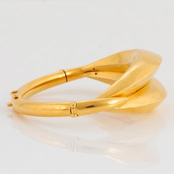 An Ilias Lalaounis bracelet in 22K gold.