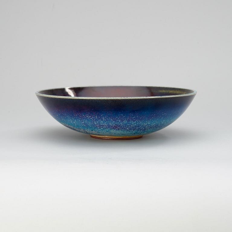 A Berndt Friberg stoneware charger, Gustavsberg Studio 1970.