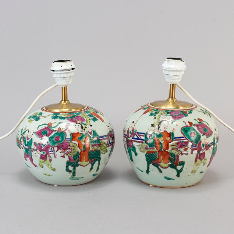 A pair of Chinese jars, turned into table lamps, 20th century.