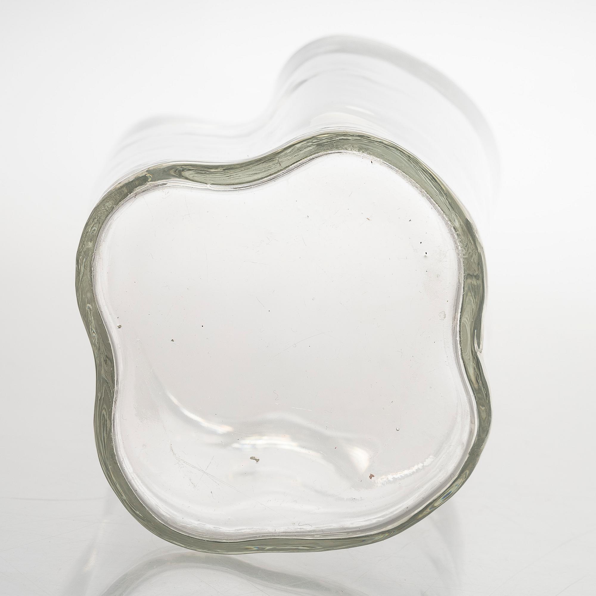 Alvar Aalto, vas, modell 3032, signerad Alvar Aalto 173/1986.