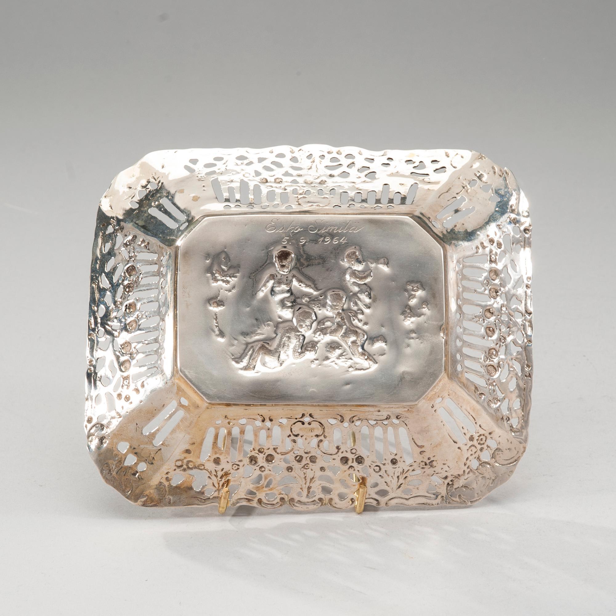 MALJA, hopeaa, Tauno Suhonen, Helsinki 1964. Paino noin 212 g.