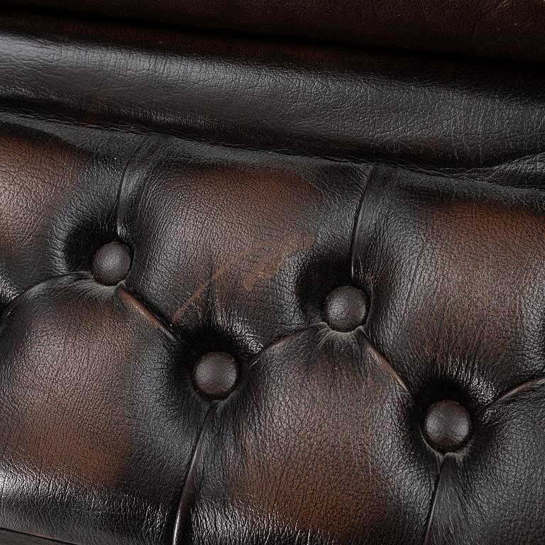 Clubfåtölj, Chesterfieldmodell, 1900-talets andra hälft.